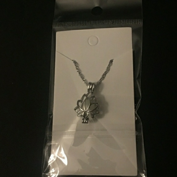 Luminous Glow-in-the-dark Lotus Necklace - Picture 6 of 6